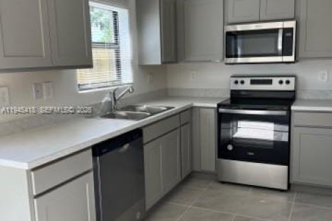 Adosado en venta en Florida City, Florida, 3 dormitorios, 127.83 m2 № 2001825 - foto 2