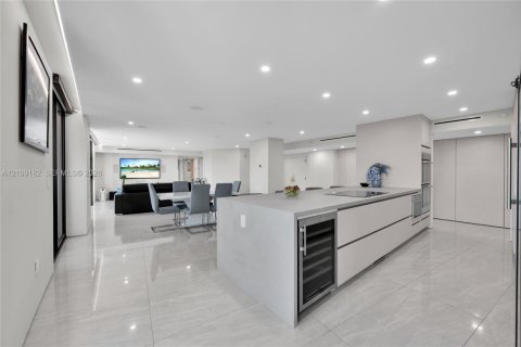 Condominio en venta en Miami Beach, Florida, 3 dormitorios, 221.85 m2 № 2424444 - foto 18
