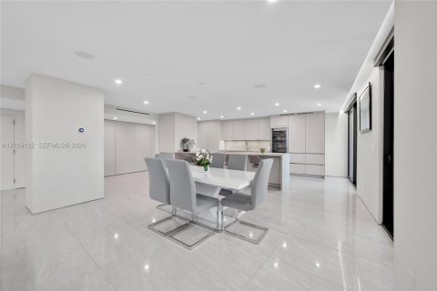 Condominio en venta en Miami Beach, Florida, 3 dormitorios, 221.85 m2 № 2424444 - foto 12