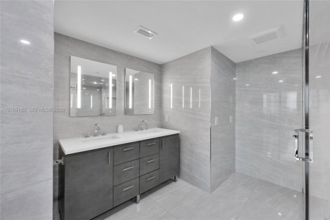 Condominio en venta en Miami Beach, Florida, 3 dormitorios, 221.85 m2 № 2424444 - foto 26