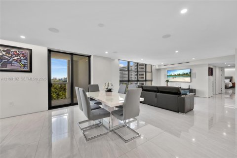 Condominio en venta en Miami Beach, Florida, 3 dormitorios, 221.85 m2 № 2424444 - foto 13
