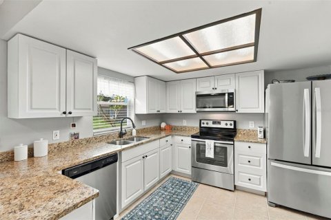 Villa ou maison à vendre à New Port Richey, Floride: 2 chambres, 117.8 m2 № 2394183 - photo 17