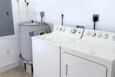 House in Homestead, Florida 3 bedrooms, 180.23 sq.m. № 2086445 - photo 12