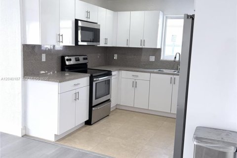 House in Homestead, Florida 3 bedrooms, 180.23 sq.m. № 2086445 - photo 9