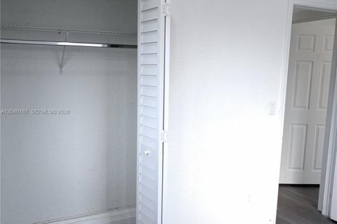 House in Homestead, Florida 3 bedrooms, 180.23 sq.m. № 2086445 - photo 26