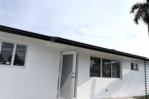 House in Homestead, Florida 3 bedrooms, 180.23 sq.m. № 2086445