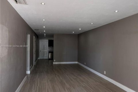 House in Miami, Florida 2 bedrooms, 95.88 sq.m. № 1997545 - photo 2