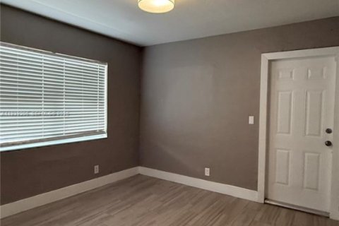 House in Miami, Florida 2 bedrooms, 95.88 sq.m. № 1997545 - photo 8