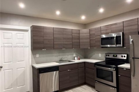 House in Miami, Florida 2 bedrooms, 95.88 sq.m. № 1997545 - photo 4