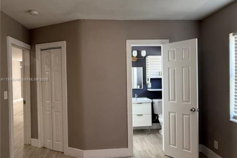 House in Miami, Florida 2 bedrooms, 95.88 sq.m. № 1997545 - photo 9