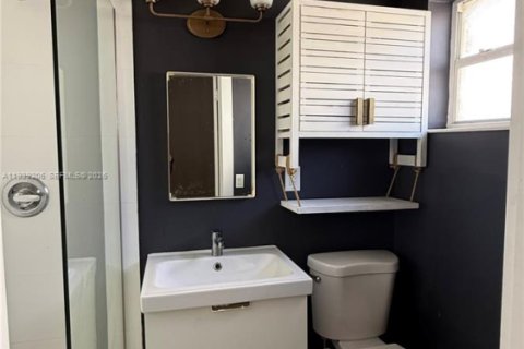 House in Miami, Florida 2 bedrooms, 95.88 sq.m. № 1997545 - photo 10