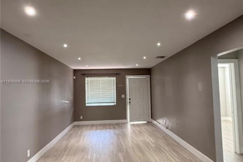 House in Miami, Florida 2 bedrooms, 95.88 sq.m. № 1997545 - photo 3