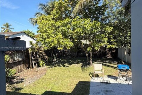 House in Miami, Florida 2 bedrooms, 95.88 sq.m. № 1997545 - photo 13