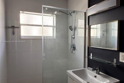 House in Miami, Florida 2 bedrooms, 95.88 sq.m. № 1997545 - photo 7