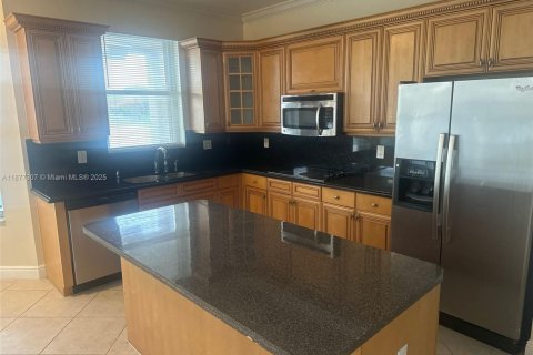 Casa en venta en Miramar, Florida, 4 dormitorios, 295.8 m2 № 1922786 - foto 2