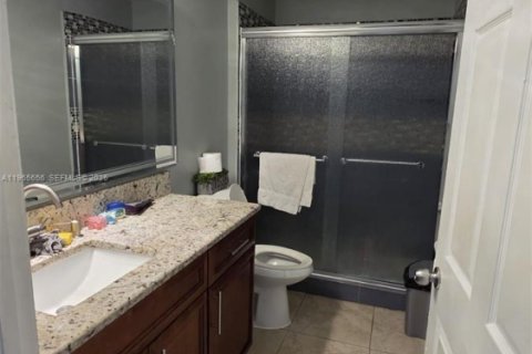 House in Port St. Lucie, Florida 4 bedrooms, 217.39 sq.m. № 2027275 - photo 13