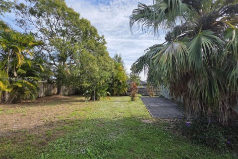 House in Port St. Lucie, Florida 4 bedrooms, 217.39 sq.m. № 2027275 - photo 21