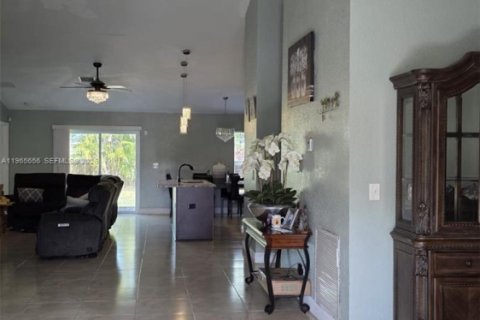 House in Port St. Lucie, Florida 4 bedrooms, 217.39 sq.m. № 2027275 - photo 10