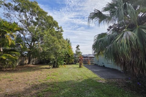 House in Port St. Lucie, Florida 4 bedrooms, 217.39 sq.m. № 2027275 - photo 20