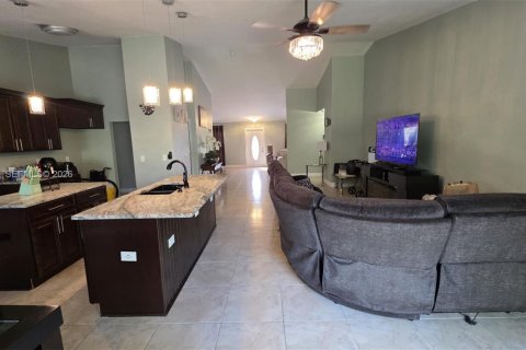 House in Port St. Lucie, Florida 4 bedrooms, 217.39 sq.m. № 2027275 - photo 6