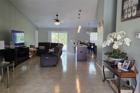 House in Port St. Lucie, Florida 4 bedrooms, 217.39 sq.m. № 2027275 - photo 8