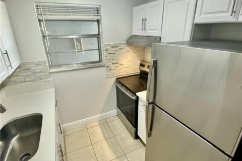 Appartement à louer à Hallandale Beach, Floride: 1 chambre, 60.39 m2 № 1965252 - photo 4