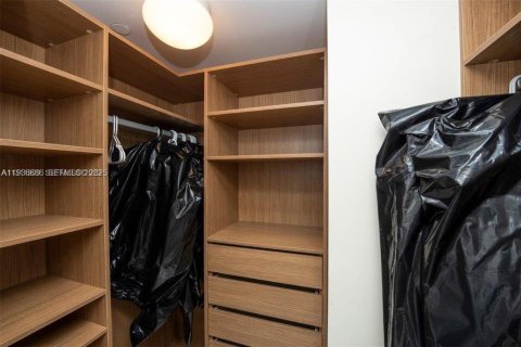 Condo in Miami, Florida, 2 bedrooms  № 1994726 - photo 27