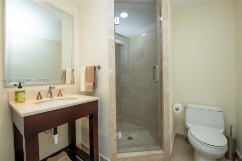 Condo in Miami, Florida, 2 bedrooms  № 1994726 - photo 17