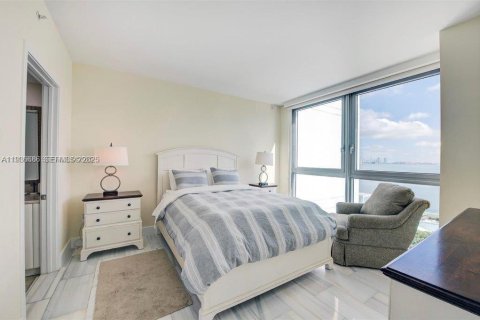 Condo in Miami, Florida, 2 bedrooms  № 1994726 - photo 18