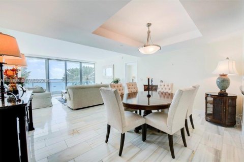 Condo in Miami, Florida, 2 bedrooms  № 1994726 - photo 7