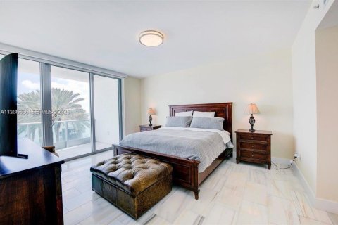 Condo in Miami, Florida, 2 bedrooms  № 1994726 - photo 22