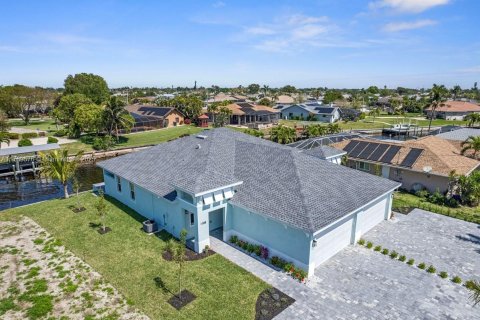 House in Cape Coral, Florida 3 bedrooms, 176.33 sq.m. № 1693002 - photo 15