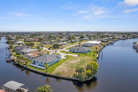 House in Cape Coral, Florida 3 bedrooms, 176.33 sq.m. № 1693002 - photo 9