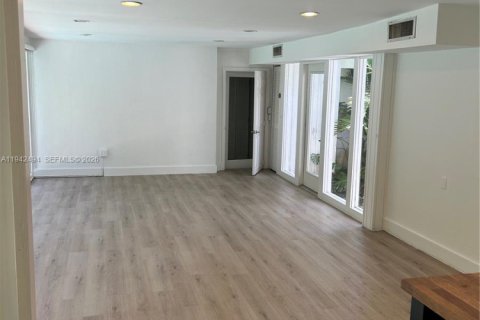 Villa ou maison à louer à Miami, Floride: 4 chambres, 265.24 m2 № 1999977 - photo 7