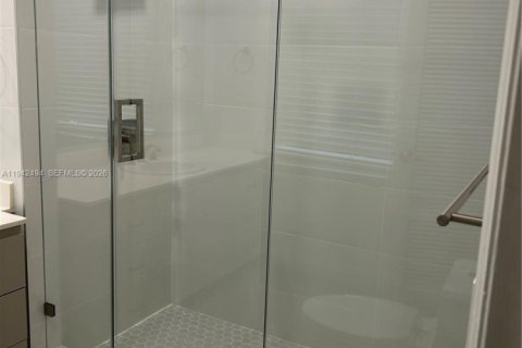 Villa ou maison à louer à Miami, Floride: 4 chambres, 265.24 m2 № 1999977 - photo 24