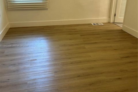 Villa ou maison à louer à Miami, Floride: 4 chambres, 265.24 m2 № 1999977 - photo 26