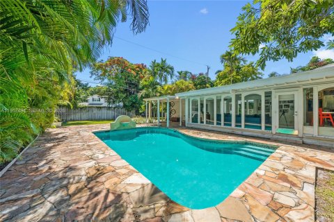 Villa ou maison à louer à Miami, Floride: 4 chambres, 265.24 m2 № 1999977 - photo 3