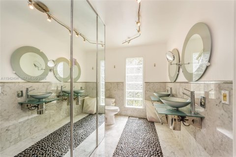 Villa ou maison à louer à Miami, Floride: 4 chambres, 265.24 m2 № 1999977 - photo 20