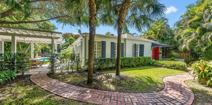 Villa ou maison à Miami, Floride 4 chambres, 265.24 m2 № 1999977