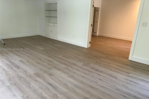 Villa ou maison à louer à Miami, Floride: 4 chambres, 265.24 m2 № 1999977 - photo 8