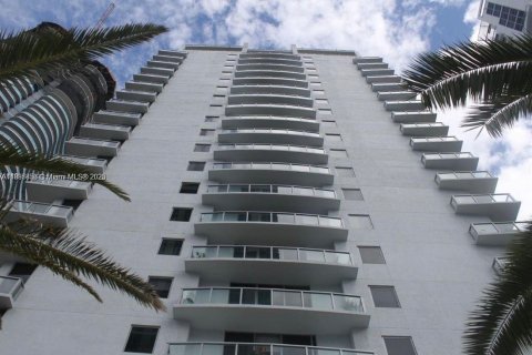 Copropriété à louer à Miami, Floride: 1 chambre, 104.79 m2 № 1941768 - photo 2
