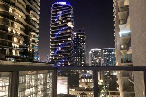 Copropriété à louer à Miami, Floride: 1 chambre, 104.79 m2 № 1941768 - photo 4