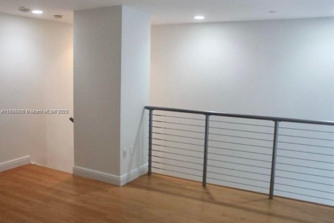 Copropriété à louer à Miami, Floride: 1 chambre, 104.79 m2 № 1941768 - photo 5