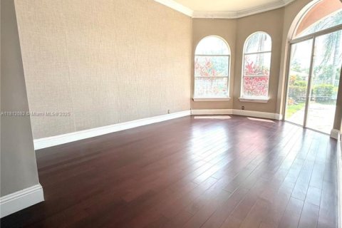 Villa ou maison à louer à Weston, Floride: 5 chambres, 402.73 m2 № 1756124 - photo 15