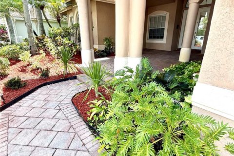 Villa ou maison à louer à Weston, Floride: 5 chambres, 402.73 m2 № 1756124 - photo 9