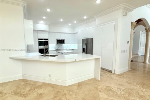 Villa ou maison à louer à Weston, Floride: 5 chambres, 402.73 m2 № 1756124 - photo 3