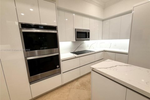 Villa ou maison à louer à Weston, Floride: 5 chambres, 402.73 m2 № 1756124 - photo 2