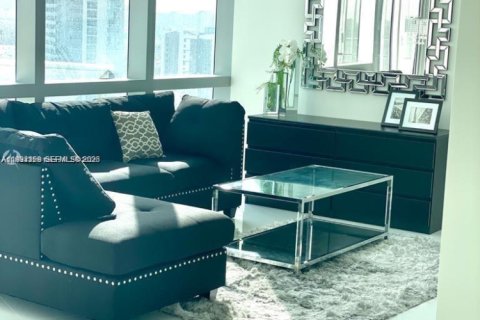 Condominio en alquiler en Miami, Florida, 1 dormitorio № 2077050 - foto 3