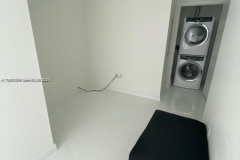 Condominio en alquiler en Miami, Florida, 1 dormitorio № 2077050 - foto 12
