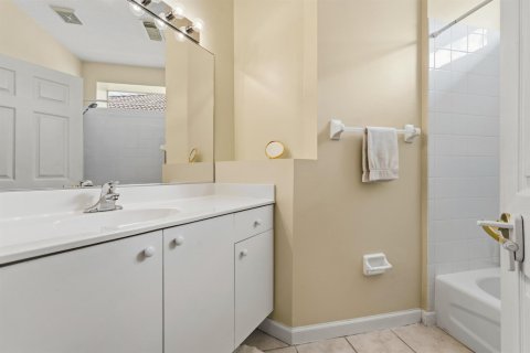 House in Port St. Lucie, Florida 2 bedrooms, 124.49 sq.m. № 2262715 - photo 20